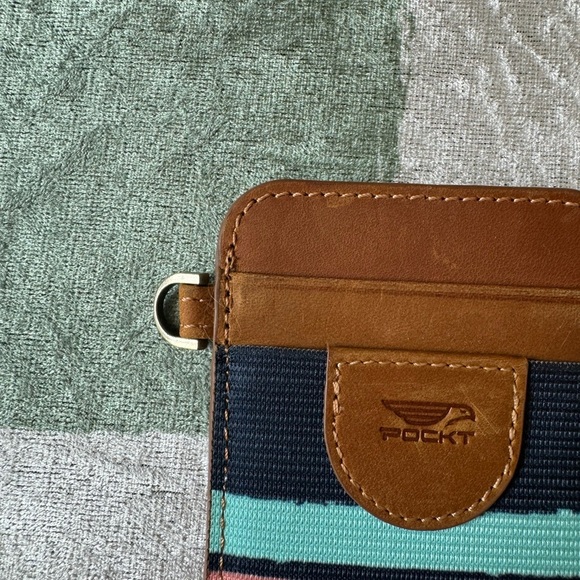 New POCKT Surf Inspired Striped Card Holder - Picture 3 of 6